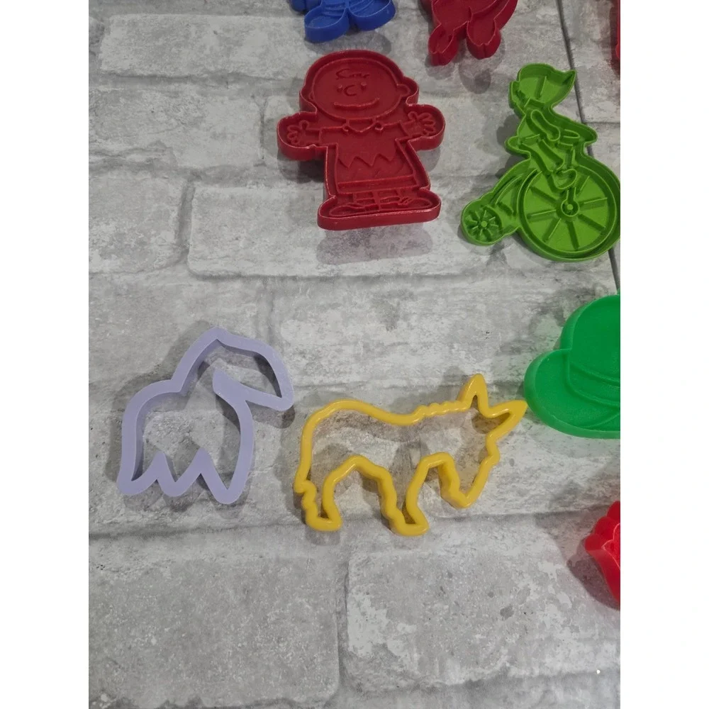 Vtg Mixed Lot Looney Tunes Sesame Street 14 Cookie Cutters Peanuts Baking Crafts